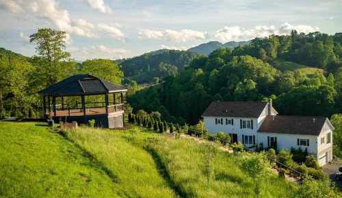 Four-Bedroom Holiday Home