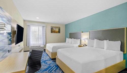 Queen Room with Two Queen Beds - Non-Smoking