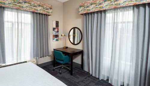 Deluxe King Room - Non-Smoking