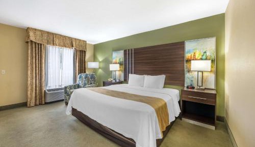 Superior King Room with Whirlpool - Non-Smoking