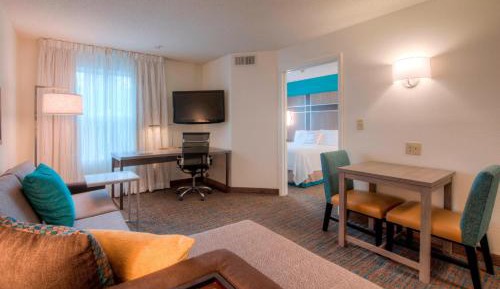 One-Bedroom Queen Suite