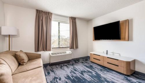 Suite, 2 Queen, Sofa bed