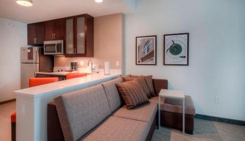 1 Bedroom Suite with 1 King Bed, Sofa Bed & Kitchen