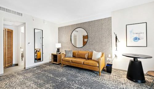 Suite, Club level, 1 Bedroom Executive Suite, 1 King
