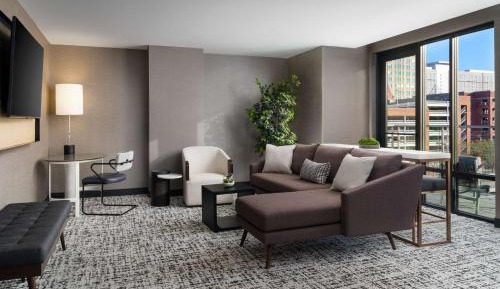 One-Bedroom King Suite