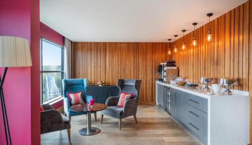 Standard Twin Room - Lounge Access