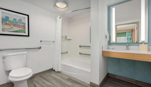 King Room with Accessible Tub - Mobility Access
