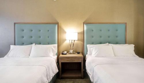 One-Bedroom Queen Suite with Two Queen Beds - Non-Smoking