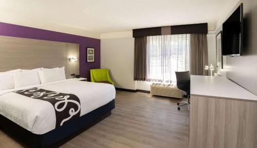 King Room - Mobility and Hearing Impaired Access/Non-Smoking