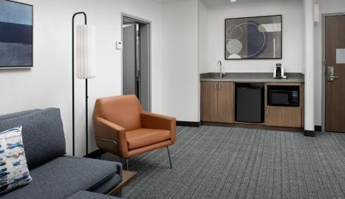 1 Bedroom 2 room Suite, 1 King, Sofa bed, Balcony