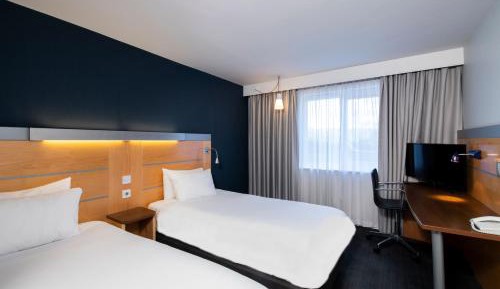 Standard Twin Room with Free Hot Breakfast - Accessible