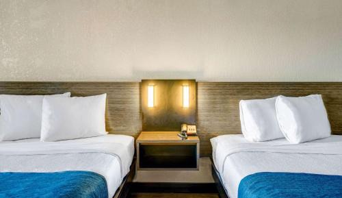 Deluxe Queen Room with Two Queen Beds - Non-Smoking