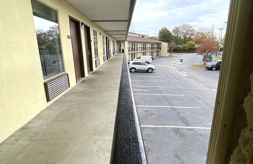 Monroe Hotel | Faremont Inn & Suites Monroe