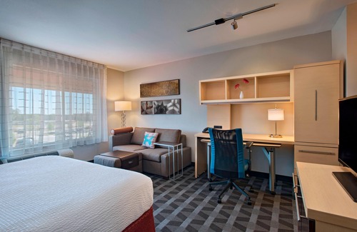 Terry Sanford Hotel | TownePlace Suites Fayetteville Cross Creek