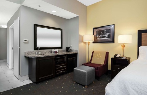 Glenwood South Hotel | Hampton Inn & Suites - Raleigh Downtown