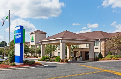 Shelby Hotel | Country Inn & Suites by Radisson, Shelby, NC