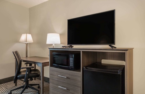 Hendersonville Hotel | Ramada by Wyndham Hendersonville