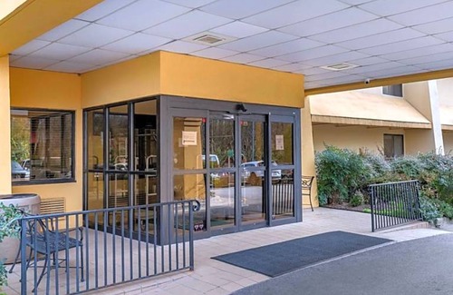 Morrisville Hotel | 2-Star Hotel ∙ Quality Inn & Suites Raleigh Durham Airport