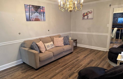 Rocky Mount House | Pet-friendly Eclectic 3bed Ranch near HWY-301