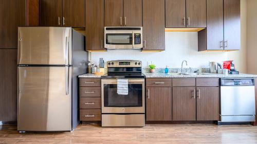 Downtown Apartment | Viagem Beautiful and Spacious 1BR with Gym and Pool