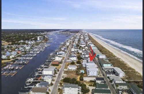North Carolina Coast House | Ocean View, 2 Blocks from Boardwalk, Pool, Elevator, 7 Decks & EV Charger.