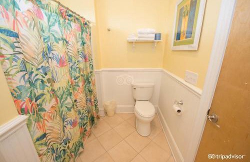 Atlantic Beach Apartment | Island Inn of Atlantic Beach - Queen Suite Unit 109