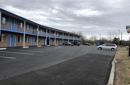 Arlington Hotel | Americas Best Value Inn - Jonesville