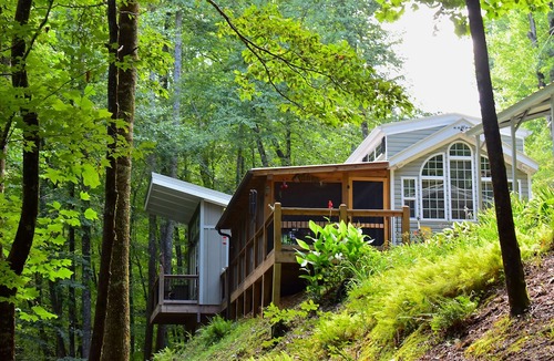 Robbinsville Hotel | The Owl's Perch