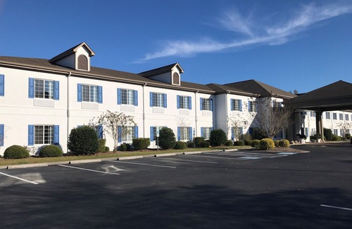 Sneads Ferry Hotel | Quality Inn & Suites Sneads Ferry - North Topsail Beach