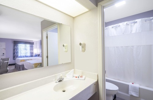 Woodfin Hotel | Days Inn by Wyndham Asheville Downtown North