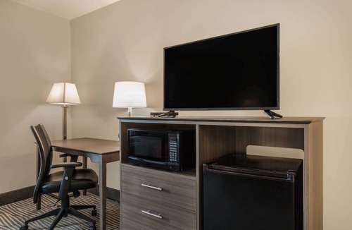 Hendersonville Hotel | Ramada by Wyndham Hendersonville