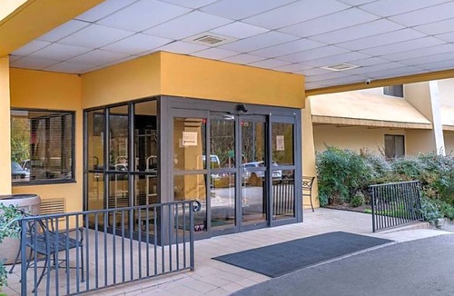 Morrisville Hotel | 2-Star Hotel ∙ Quality Inn & Suites Raleigh Durham Airport