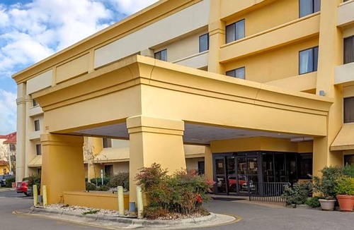 Morrisville Hotel | 2-Star Hotel ∙ Quality Inn & Suites Raleigh Durham Airport