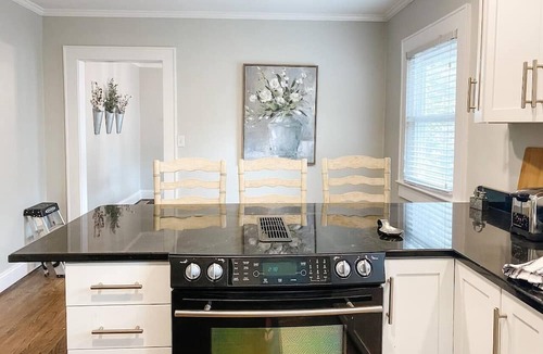 Gastonia Cottage | Hillcrest Cottage for 4