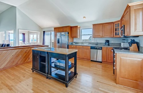 Waves House | Enjoy CHAMPAGNE VIEWS for in this OCEANFRONT home in Waves