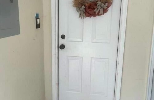 Charlotte House | 3 Bdrm Hideaway with Garage