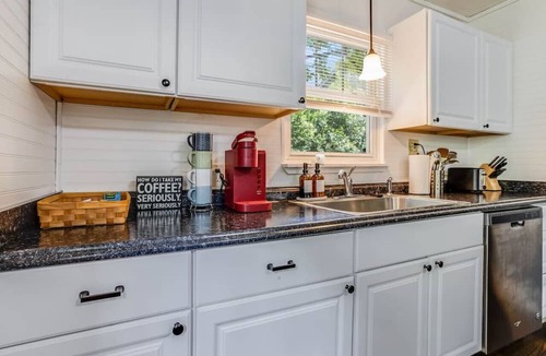 Villa Heights House | 22) Perfect for Travel Nurses!