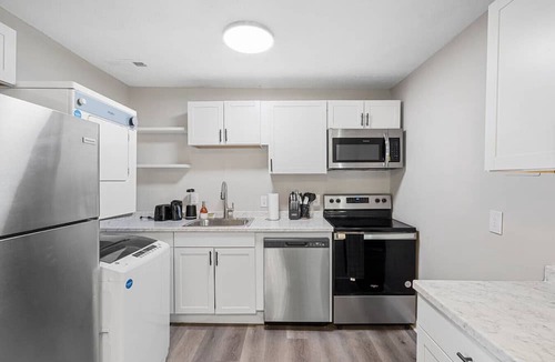 Mount Holly Apartment | Charming 2 King Bedroom Suite—in Downtown Mt Holly