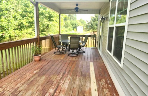Burlington House | Spacious 4-bedroom on a quiet cul-de-sac in Burlington. Near Elon & Greensboro.