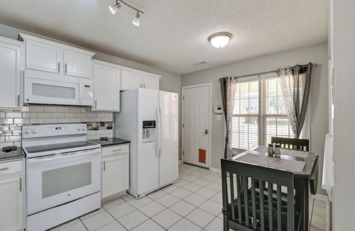 South View House | Convenient Hope Mills Home ~ 6 Mi to Fayetteville!