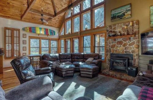 Murphy House | 10% discount for First Responders, Military, Educators, Nurses. Pet Friendly.