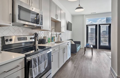Rutledge Hill Apartment | NEW! Near Broadway! Pool+Gym+fire pit+Grill!!