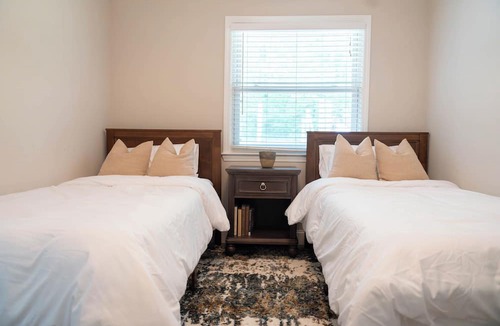 Charlotte Cabin | Clean and cozy cabin near Uptown! Sleeps up to 12