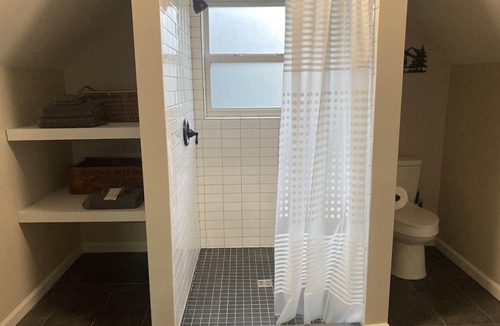 Fletcher Apartment | Pine Guesthouse—Asheville area