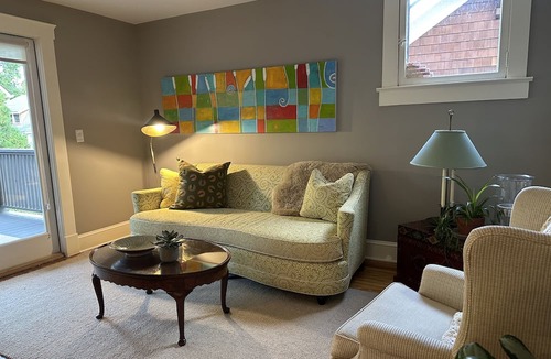 Historic Montford Apartment | Flint Street’s finest! Remodeled 2-bedroom flat a block from downtown Asheville