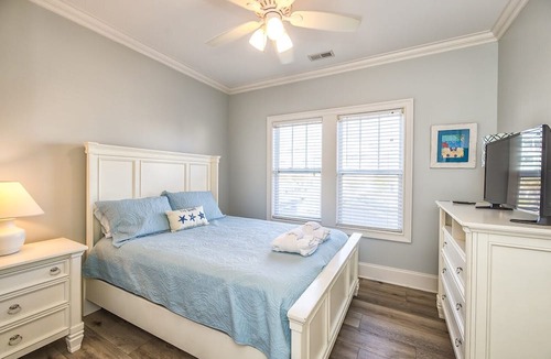 Wilmington Beach House | Spacious 6-bedroom ocean view home, 1 minute walk to beach!