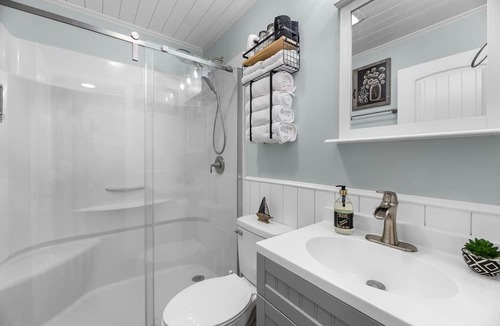 Fairfield Harbour Condo | Harbor Retreat. Enjoy this cozy, one bedroom apartment at Fairfield Harbor