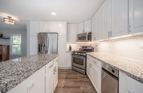 Chapel Hill House | Best Location Luxury 3 BD Escape Near Airport