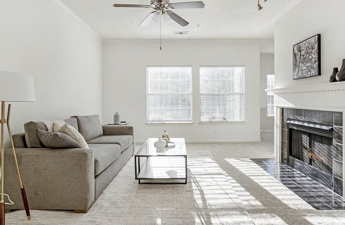 Jamestown Apartment | Modern Apartment in Prime Location (ID1182X417)