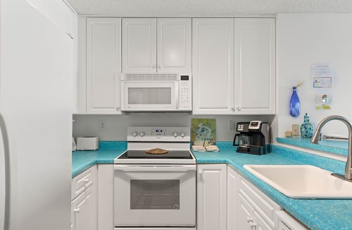 McCutcheon Field Condo | Where the Ocean is Kissed by the Sun - Master Ste. 3 - Sleep 16 w/Ocean View